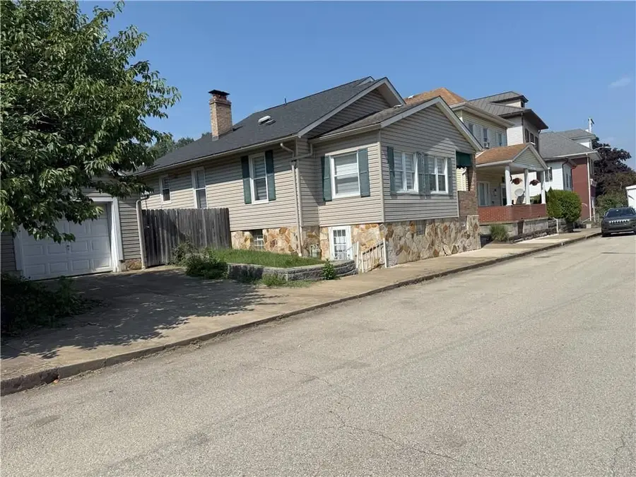 606 N Railroad St, Penn, PA 15675 - #2