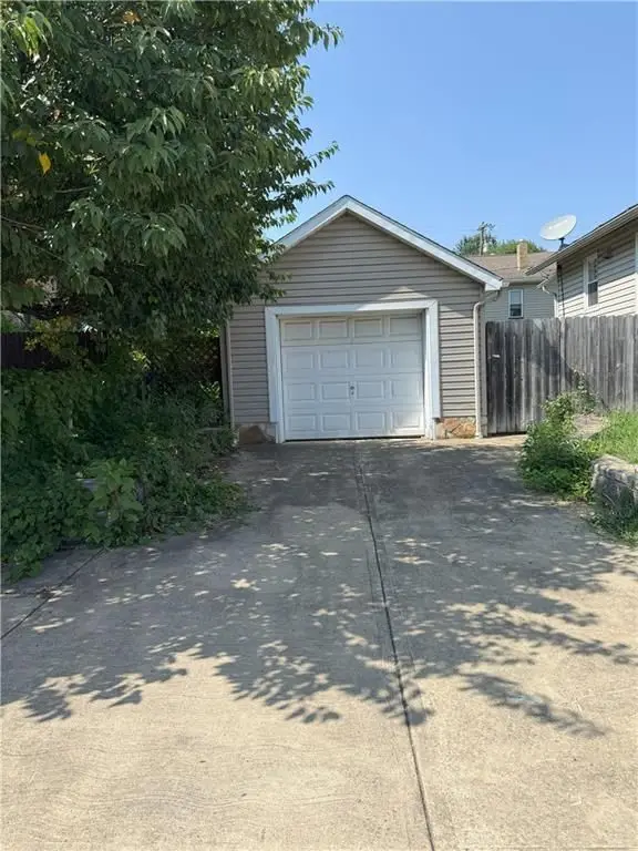 606 N Railroad St, Penn, PA 15675 - #3