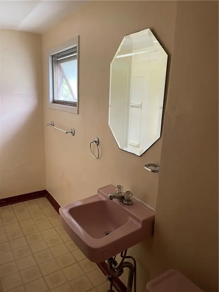 332 Quay Street, East Vandergrift, PA 15629 - #2