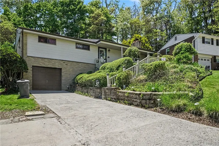 405 Peters Dr, Glenshaw, PA 15116 - #2