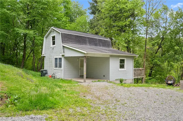 1620 Clark Ln, Natrona Heights, PA 15065