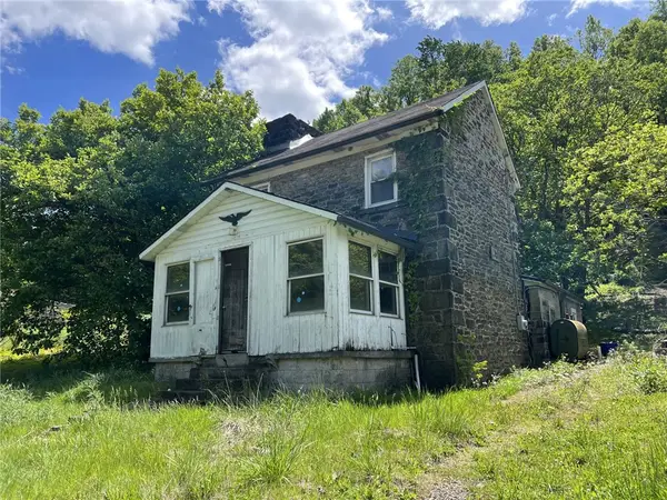 518 Coolspring Jumonville Rd, Hopwood, PA 15445
