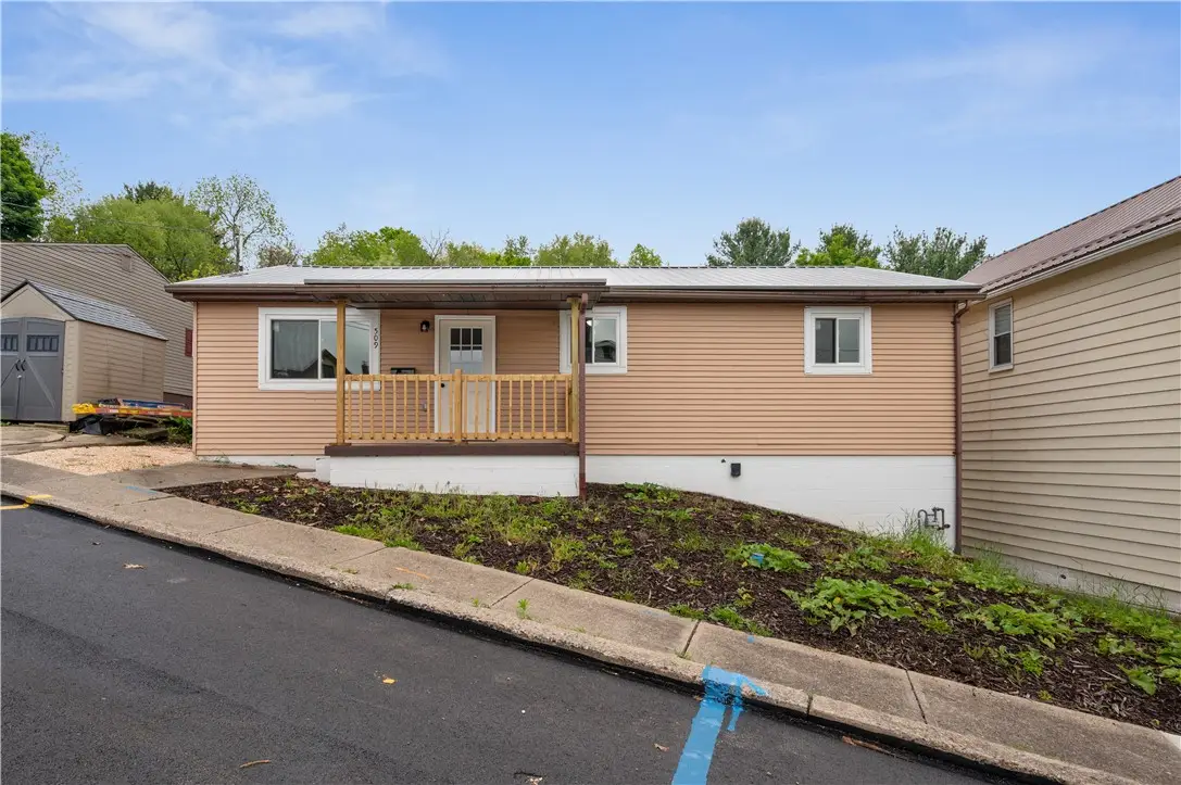 509 Burns St, Vandergrift, PA 15690 - #1
