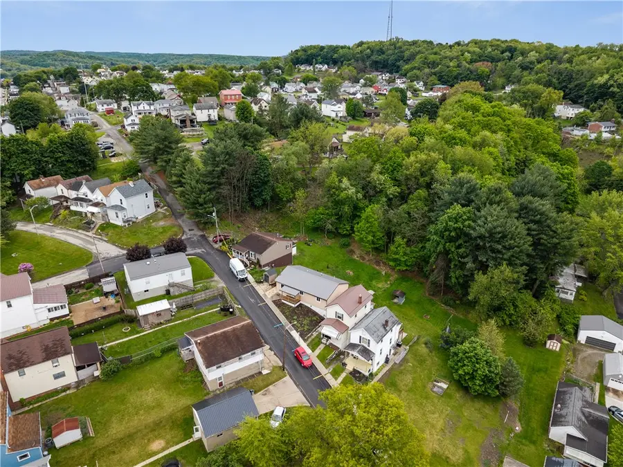 509 Burns St, Vandergrift, PA 15690 - #2
