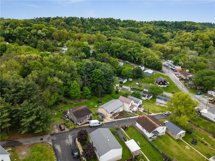 509 Burns St, Vandergrift, PA 15690 - #3