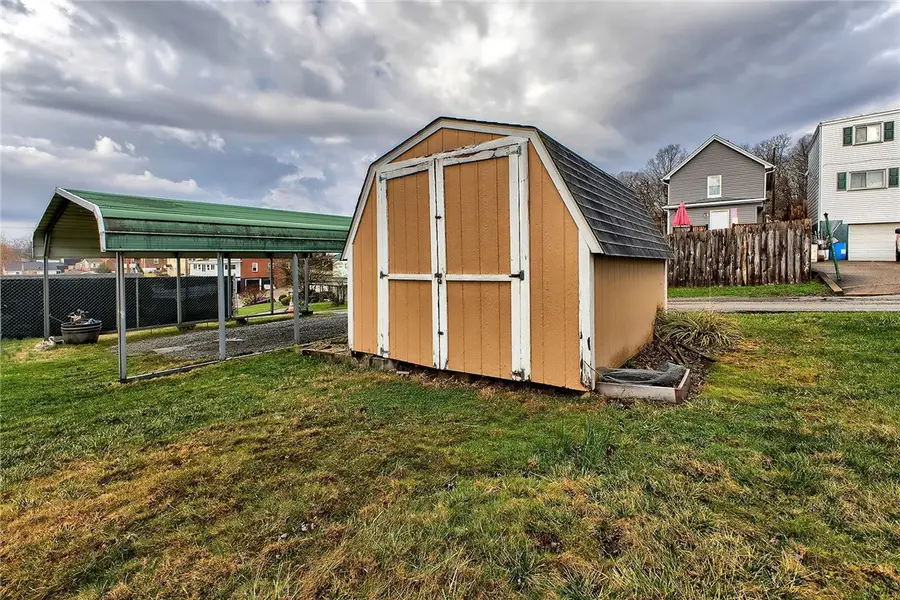 229 S 5th St, Youngwood, PA 15697 - #2