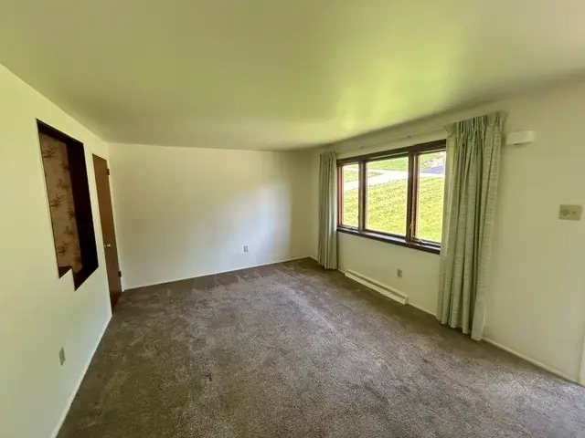 5764 Wilson Dr, Bethel Park, PA 15102 - #3