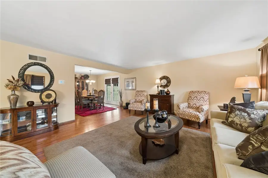 113 Skyview Dr, Jeannette, PA 15644 - #3