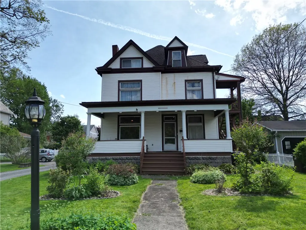 328 W Poplar St, Grove City, PA 16127 - #1