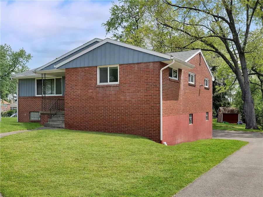 442 Englewood Dr, Pittsburgh, PA 15237 - #3