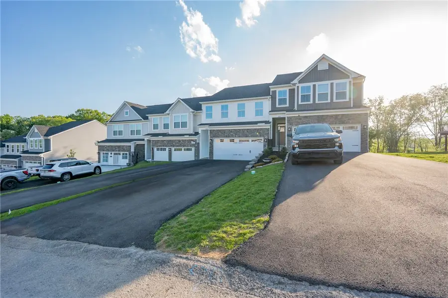 5005 Wellington Ct, Jeannette, PA 15644 - #2