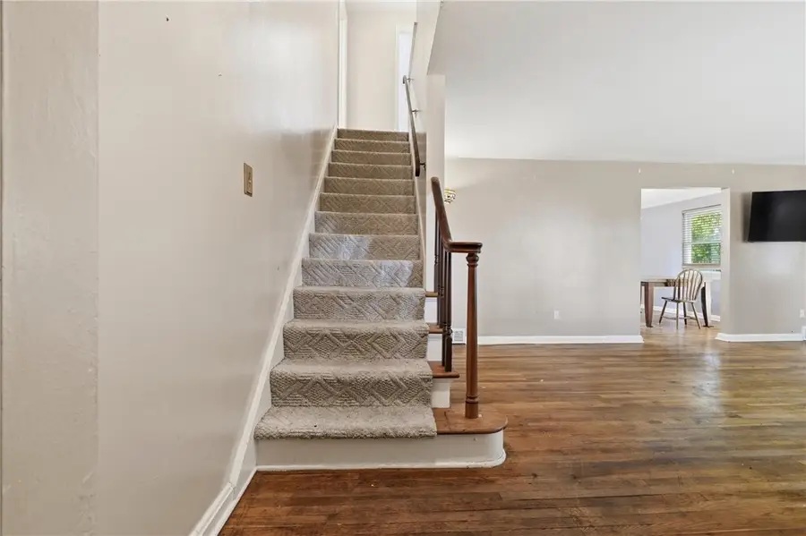 332 Old Farm Rd, Pittsburgh, PA 15228 - #2