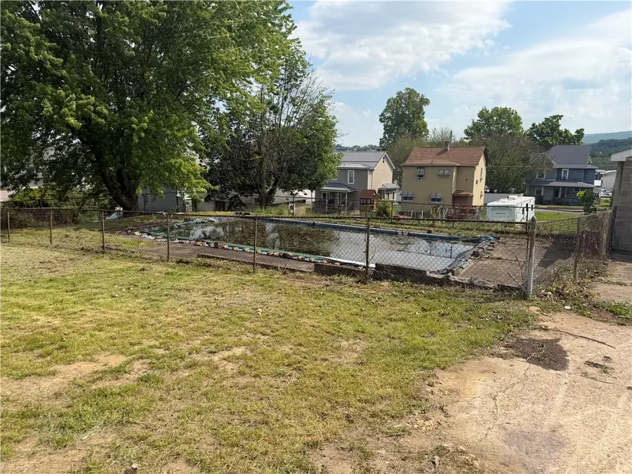 317 S 9th St, Connellsville, PA 15425 - #3