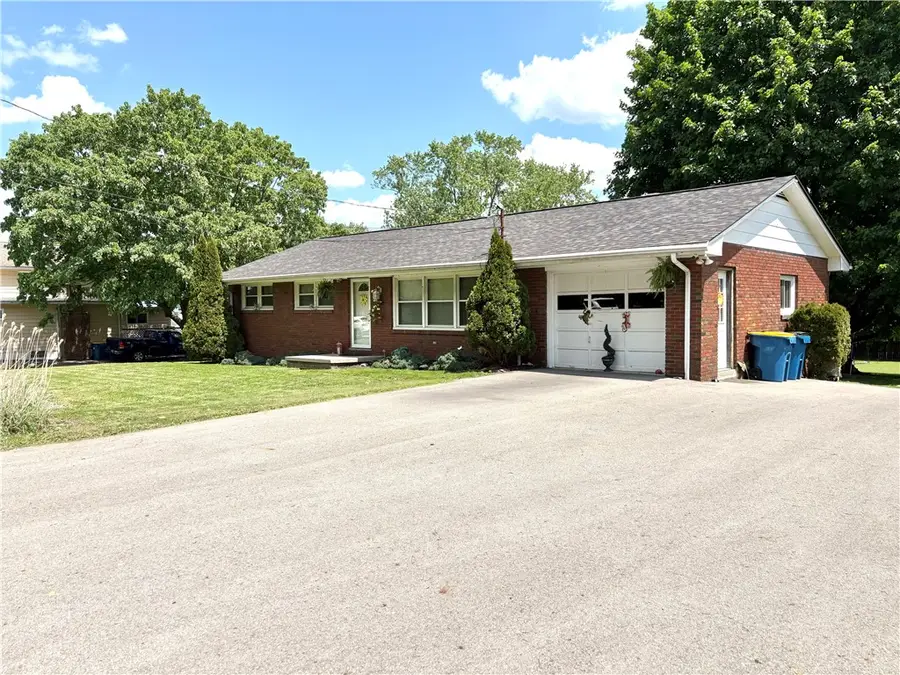 2045 Martha St, New Castle, PA 16101 - #2