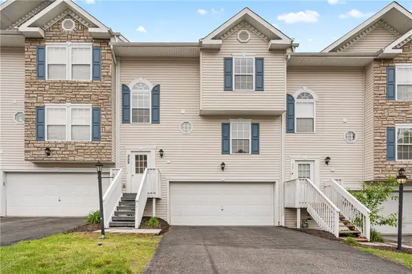 223 Mountain Dr, Carnegie, PA 15106