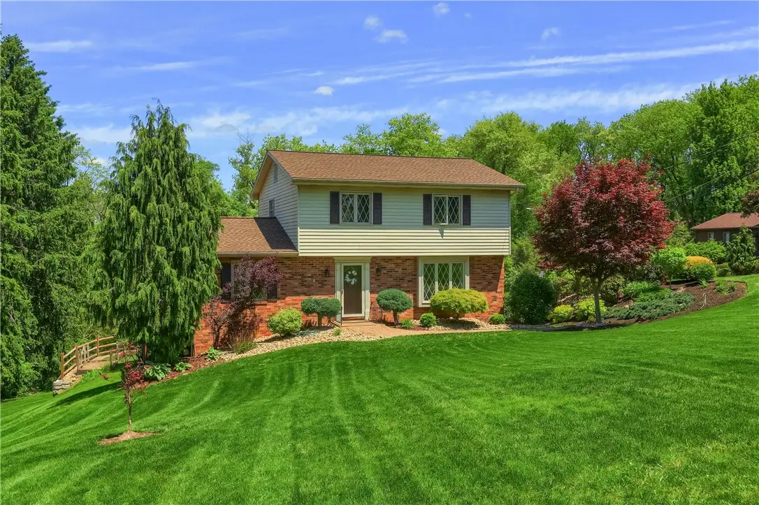 1737 Beaver Grade Rd., Coraopolis, PA 15108 - #1