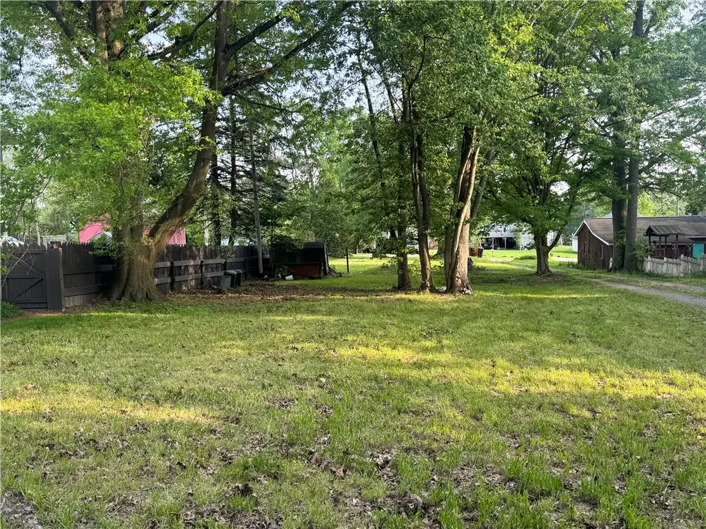 131 W Market St, Mercer, PA 16137 - #1