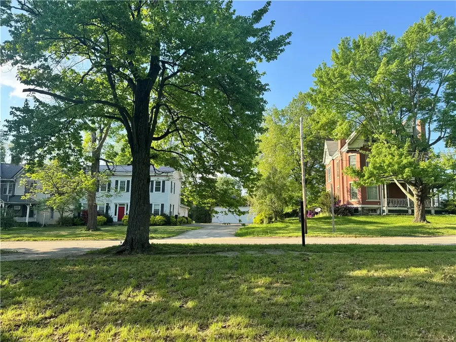 131 W Market St, Mercer, PA 16137 - #2