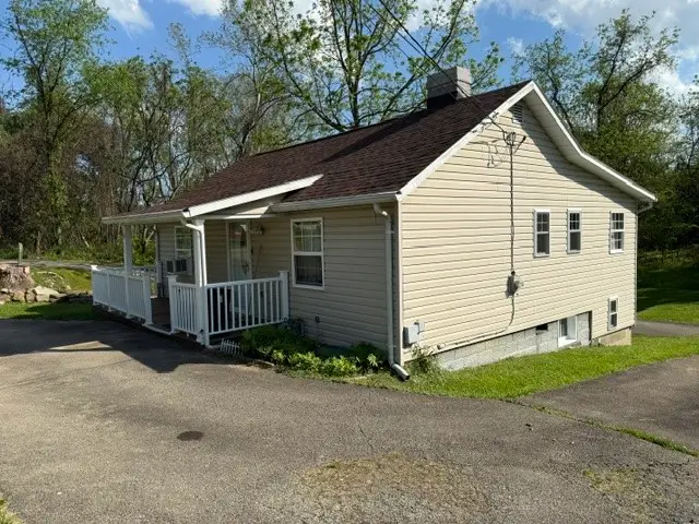51 Hickory St, Ellsworth, PA 15021 - #2