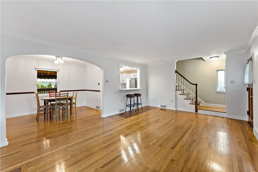 415 Pershing Dr, New Kensington, PA 15068 - #3