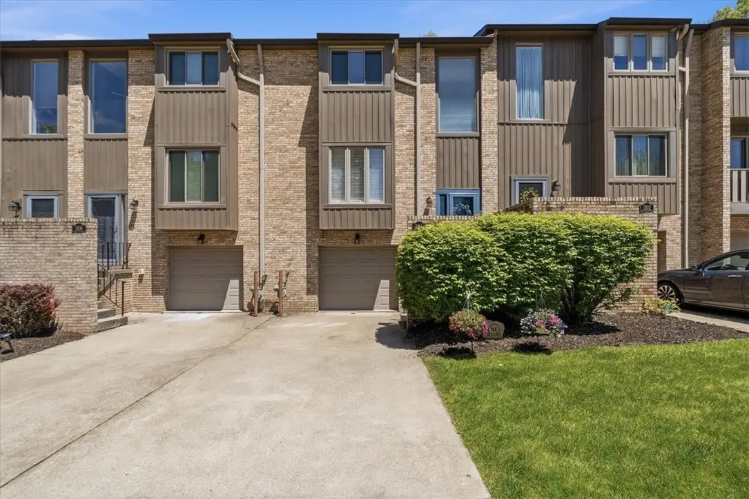 304 Central Dr, Cranberry, PA 16066 - #1