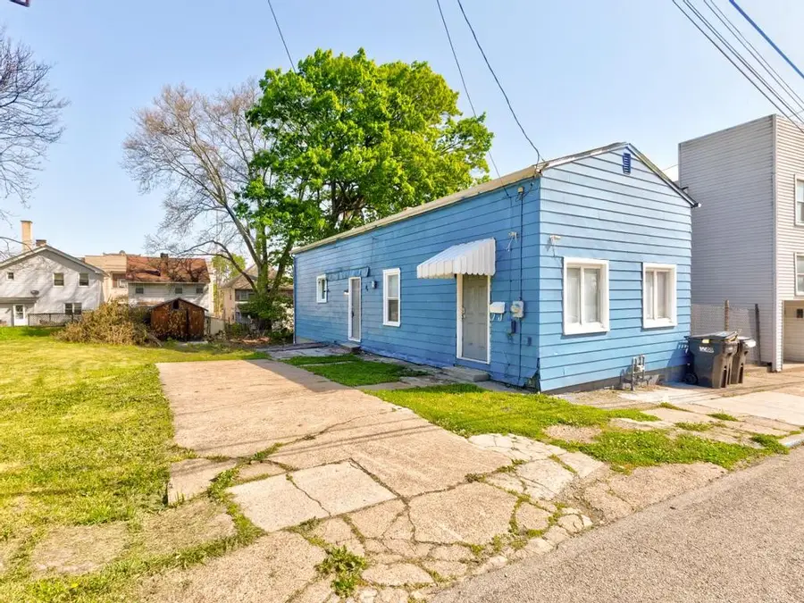 1202 Irwin St, Aliquippa, PA 15001 - #2