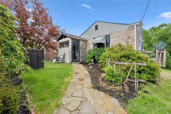 882 Locust Ave, Washington, PA 15301