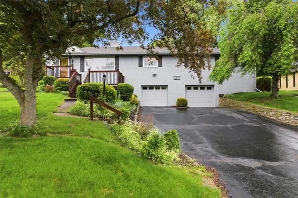 2621 Milford Dr, Bethel Park, PA 15102