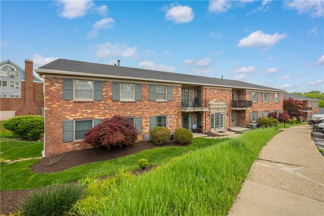 1230 Chatham Park Dr #D, Pittsburgh, PA 15216 - #1