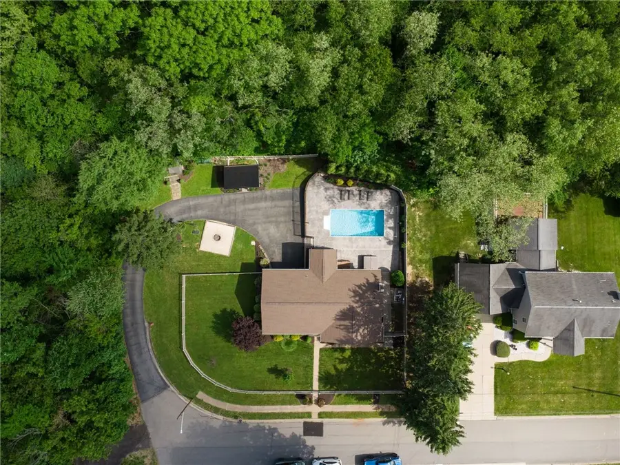 1101 Fairlane Dr, Aliquippa, PA 15001 - #3