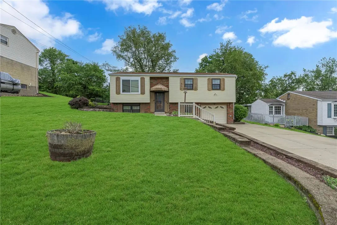 138 Convair Dr, Coraopolis, PA 15108 - #1