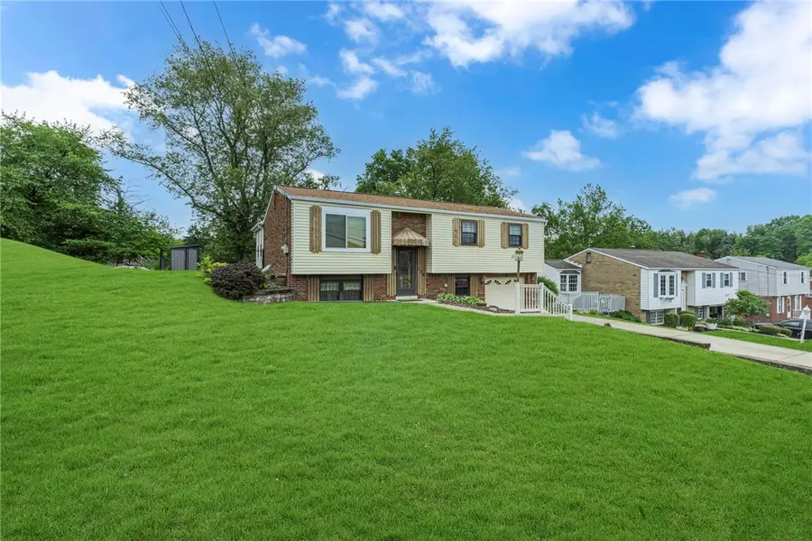 138 Convair Dr, Coraopolis, PA 15108 - #2