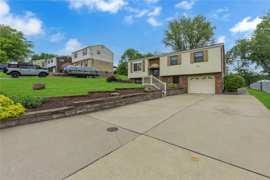 138 Convair Dr, Coraopolis, PA 15108 - #3