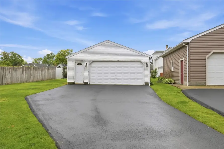 220 E Sheridan Ave, New Castle, PA 16105 - #2
