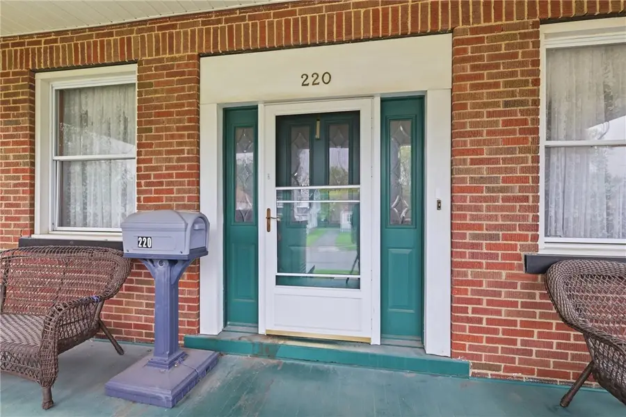 220 E Sheridan Ave, New Castle, PA 16105 - #3