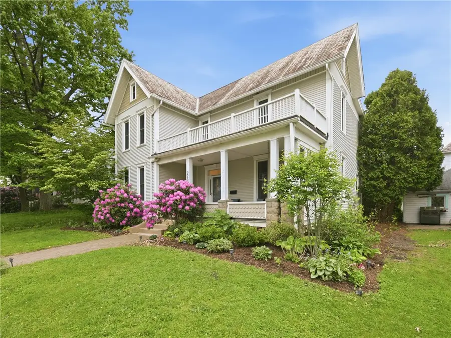 226 College Ave, Grove City, PA 16127 - #2