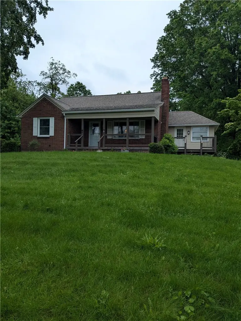 3106 Fernwood Ln, New Castle, PA 16105 - #1