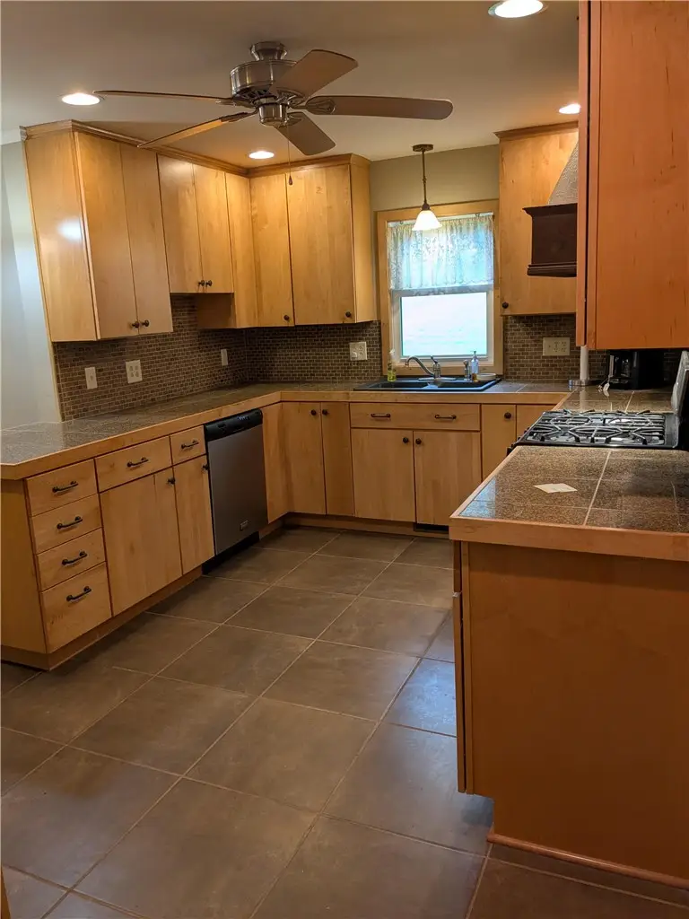 3106 Fernwood Ln, New Castle, PA 16105 - #3