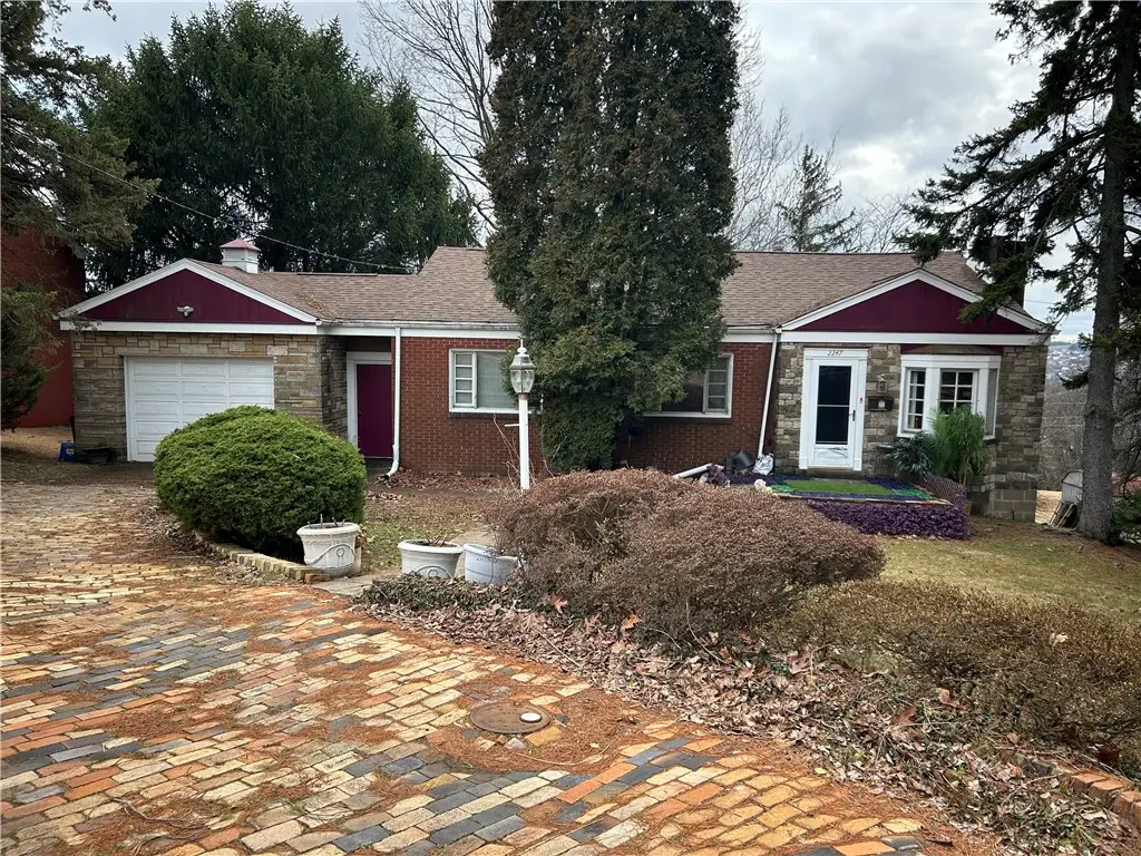 2247 Vermont Ave, West Mifflin, PA 15122 - #1