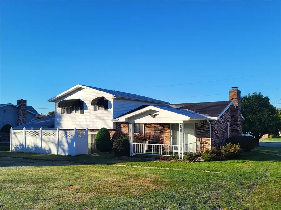 44 Clover Dr, Latrobe, PA 15650 - #3