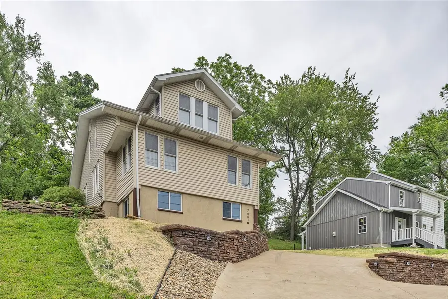 7661 Pennsylvania Ave, Irwin, PA 15642 - #3