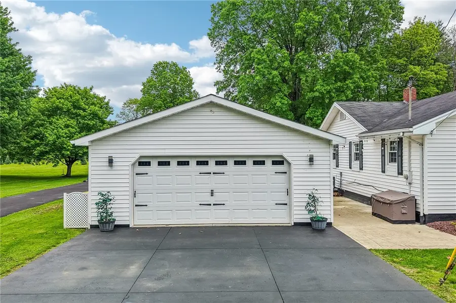2472 Willowhurst Cir, New Castle, PA 16101 - #2