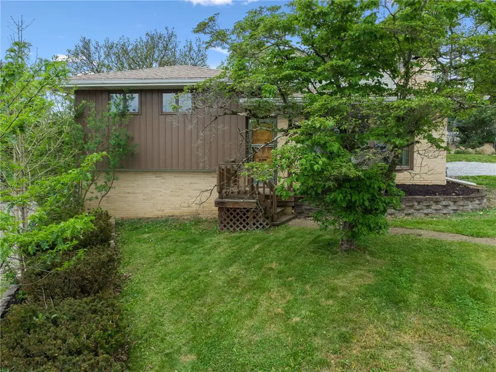 5795 Roosevelt Ave, Export, PA 15632 - #1