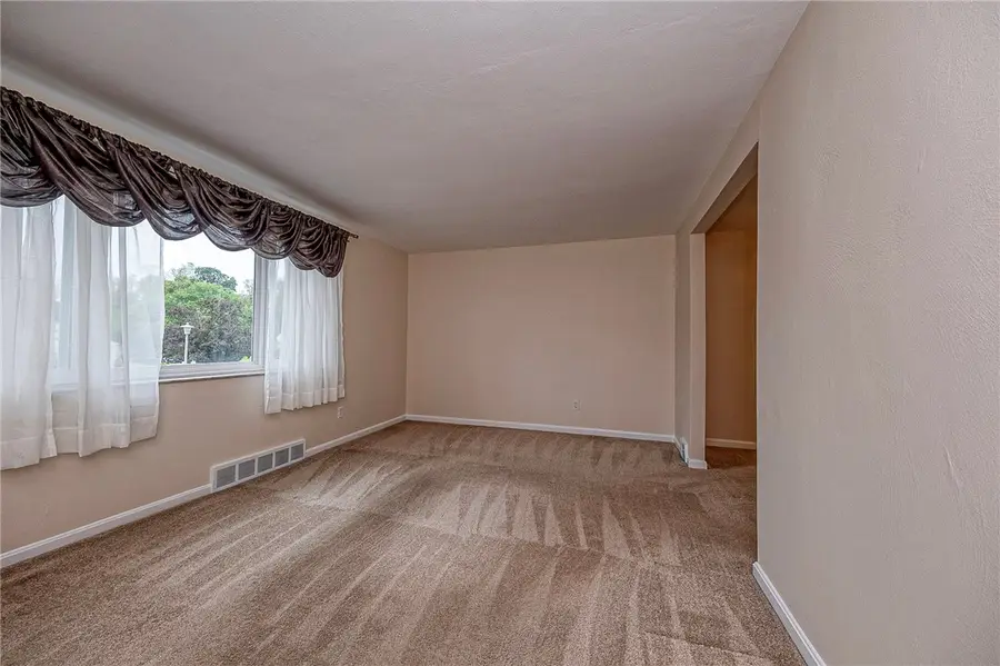 553 Invicta Dr, Pittsburgh, PA 15235 - #3