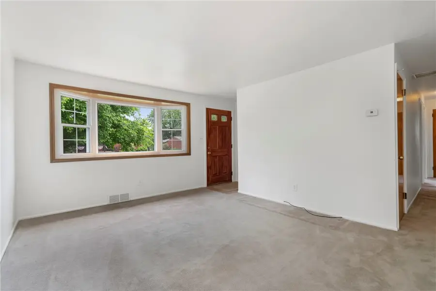 250 Burch Dr, Moon, PA 15108 - #2