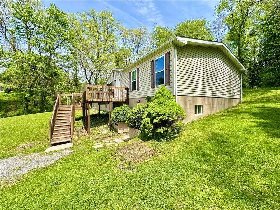 522 Gardner Stop Rd, New Castle, PA 16101 - #2