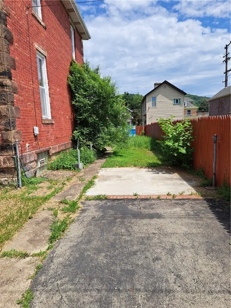 2508 10th Ave, Beaver Falls, PA 15010 - #2