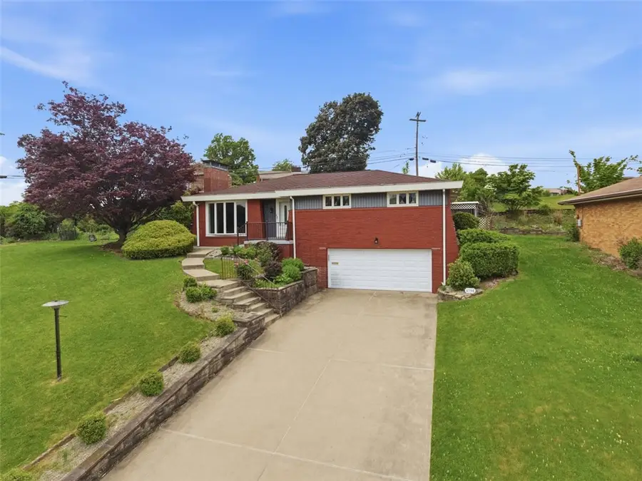4798 Doverdell Dr, Pittsburgh, PA 15236 - #2
