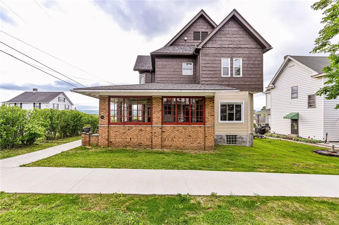 301 College Ave, Mount Pleasant, PA 15666 - #1