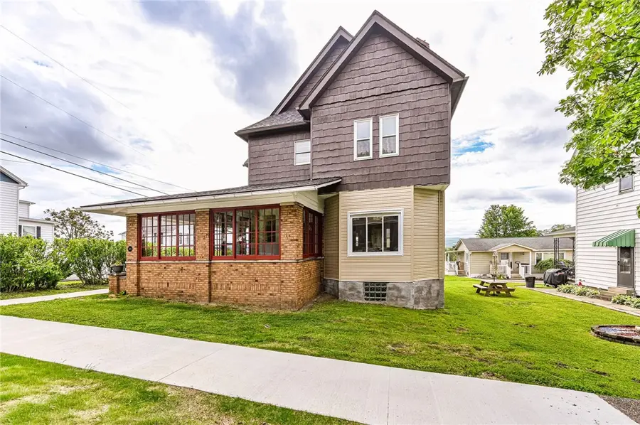 301 College Ave, Mount Pleasant, PA 15666 - #3
